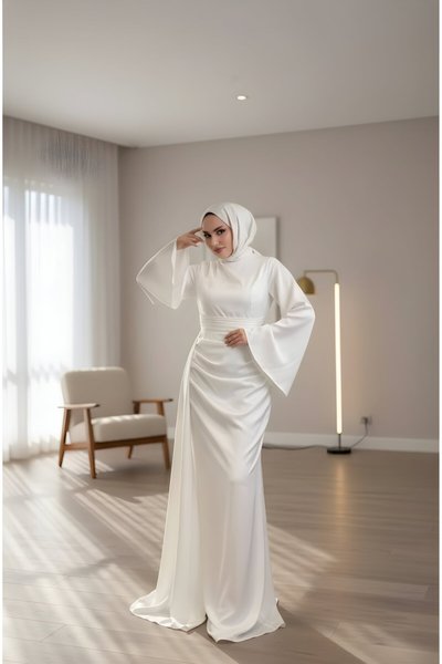 Beyaz Saten Yandan Kuyruklu Abiye Elbise