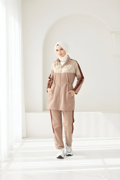 Kahverengi Şık ve Rahat Spor Takım