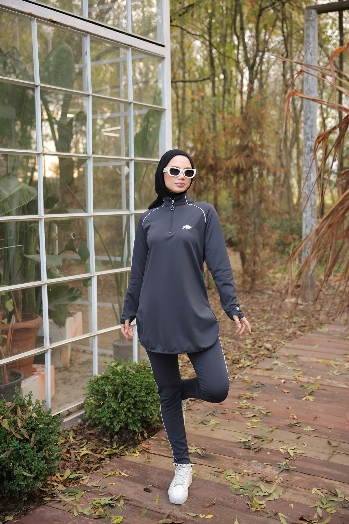 بدلة رياضية جوغر رمادية من قماش السكوبا بسحاب نصفي - Wovi Moda