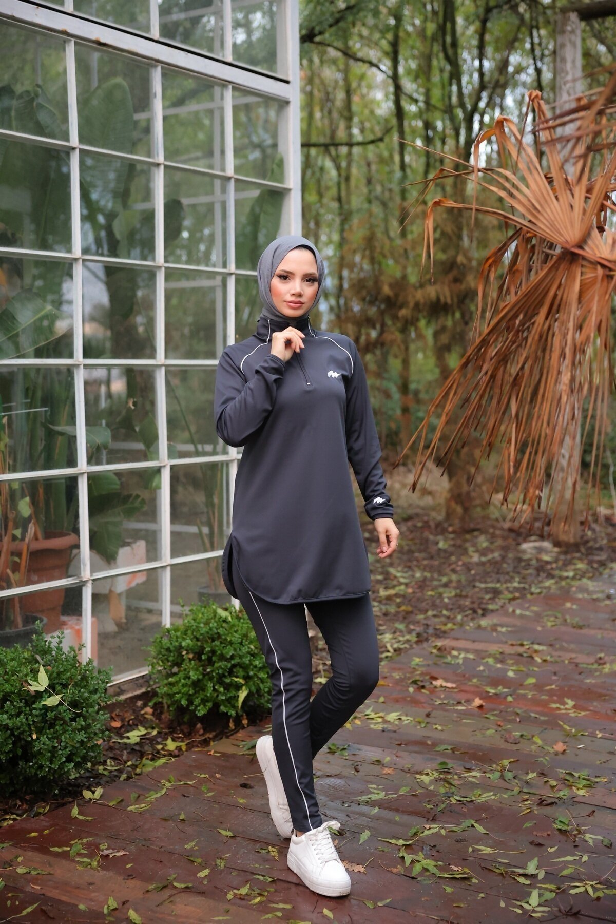 بدلة رياضية جوغر رمادية من قماش السكوبا بسحاب نصفي - Wovi Moda