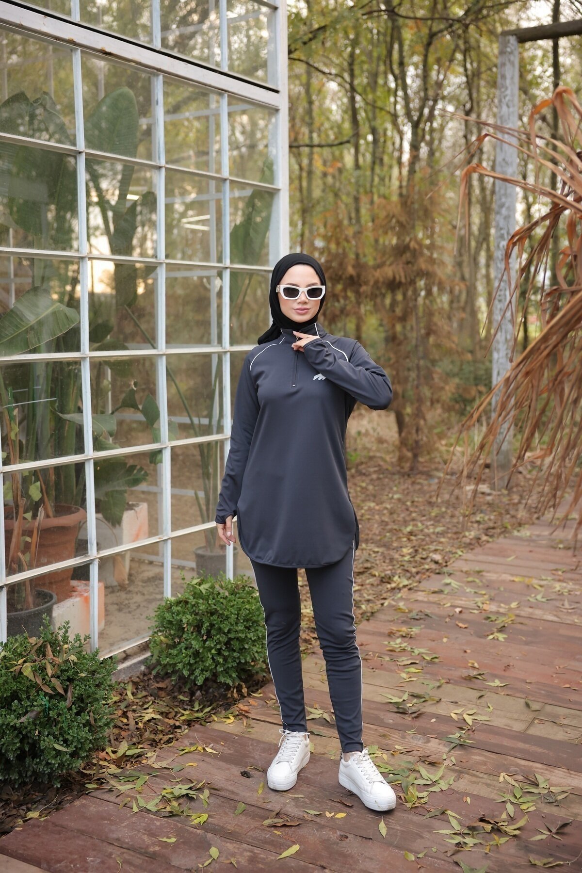 بدلة رياضية جوغر رمادية من قماش السكوبا بسحاب نصفي - Wovi Moda