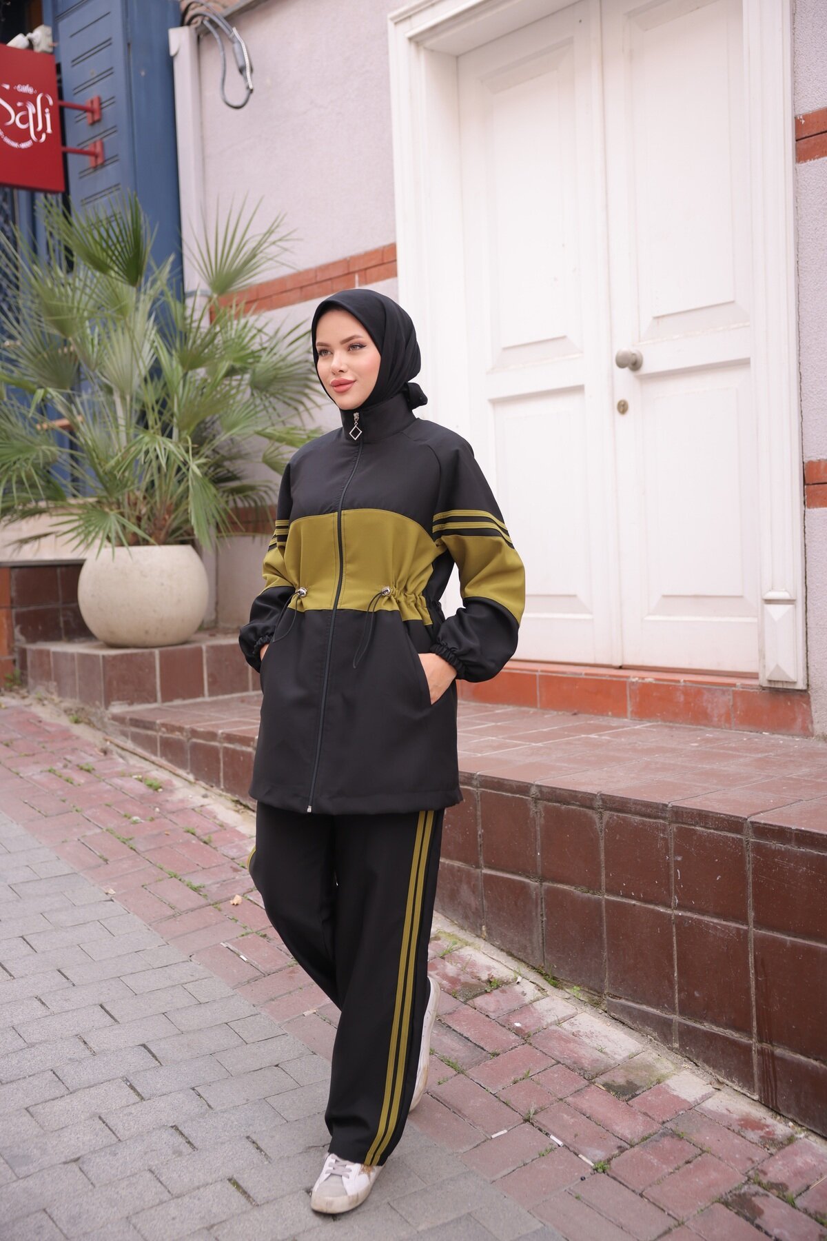 طقم رياضي أسود من قطعتين علوي وسفلي - Wovi