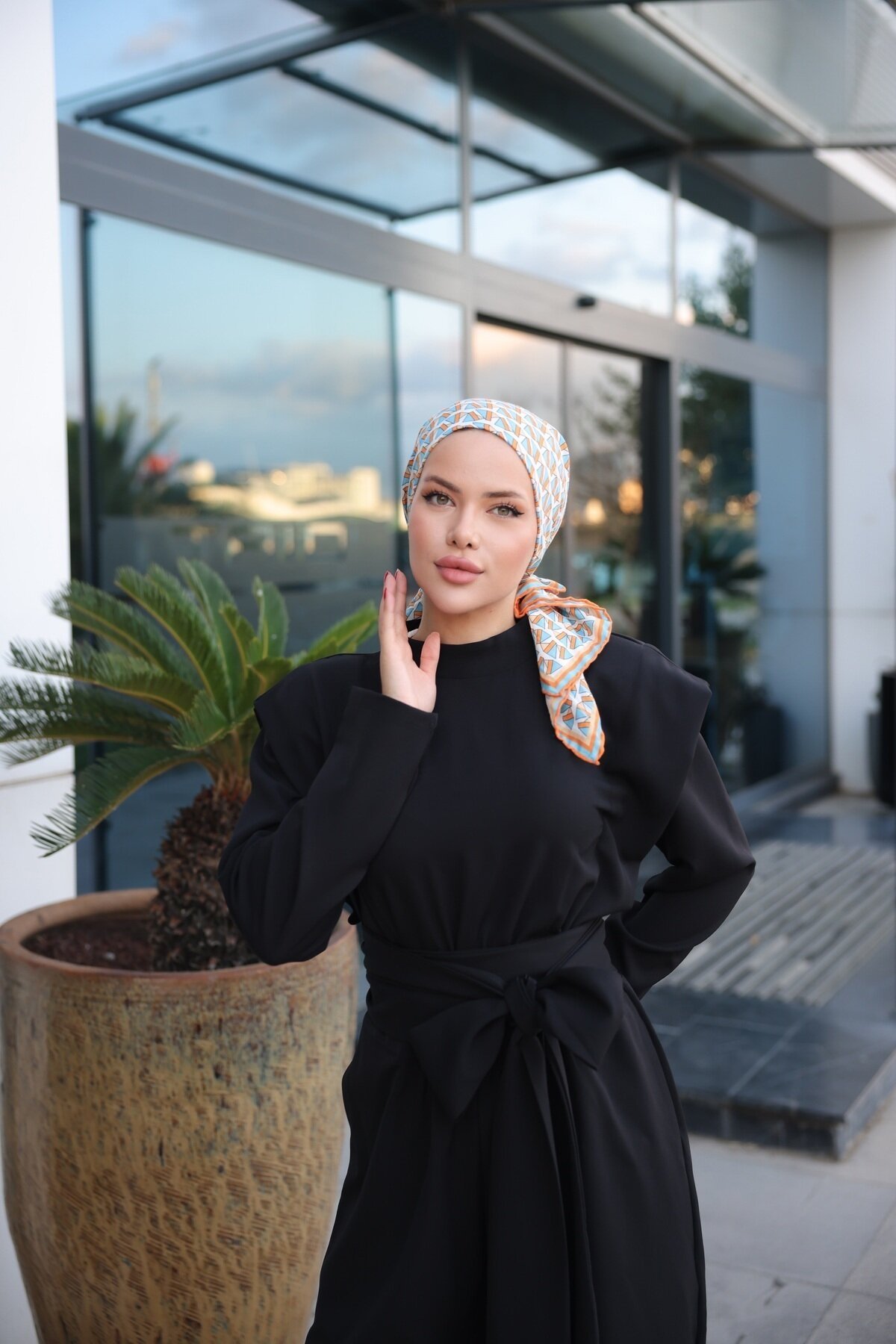جمبسوت أسود سالوبيت بحزام عريض وسحاب - Wovi