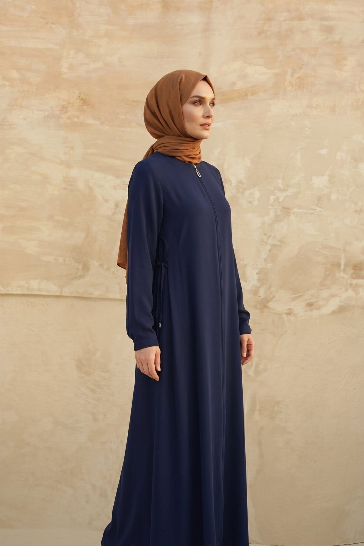 Lacivert Yan Yırtmaçlı Ferace - Beyza