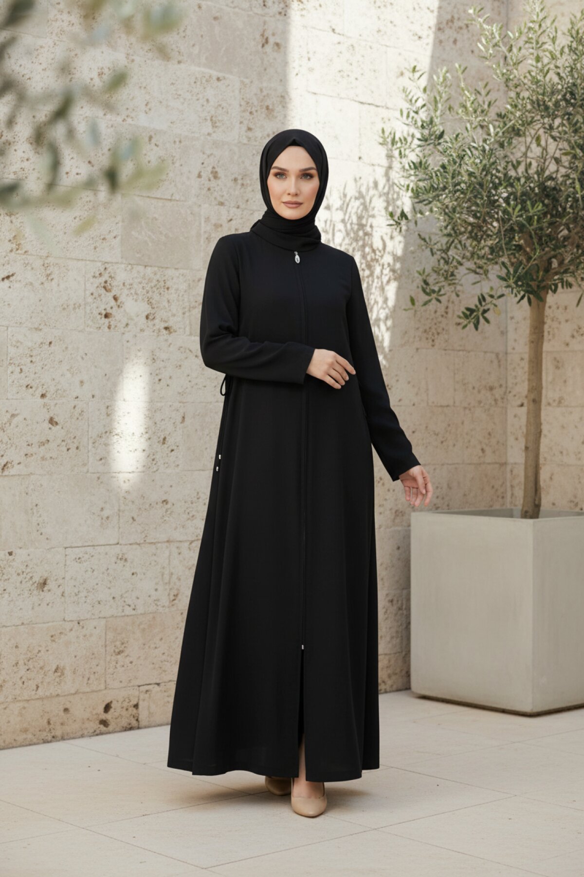 Siyah Yan Yırtmaçlı Ferace - Beyza