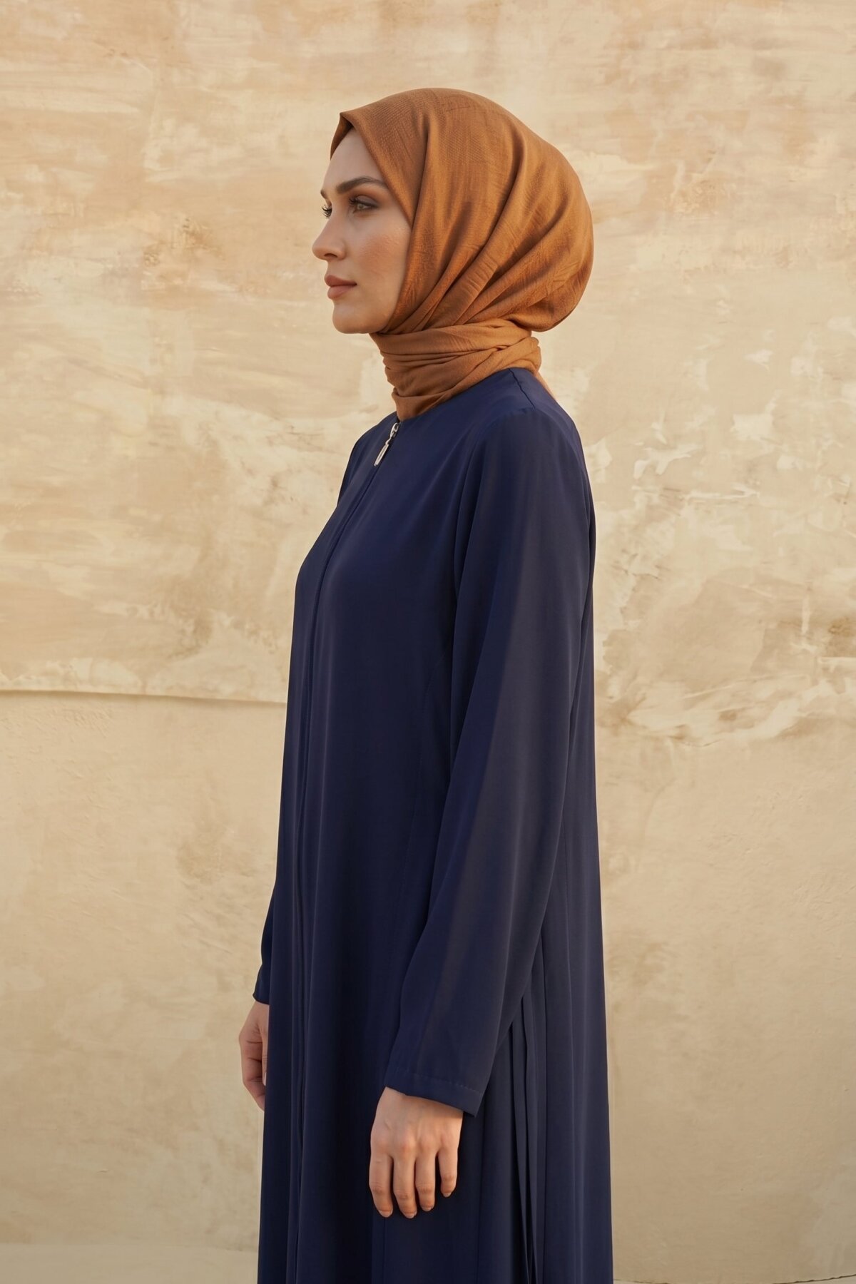 Siyah Yan Yırtmaçlı Ferace - Beyza