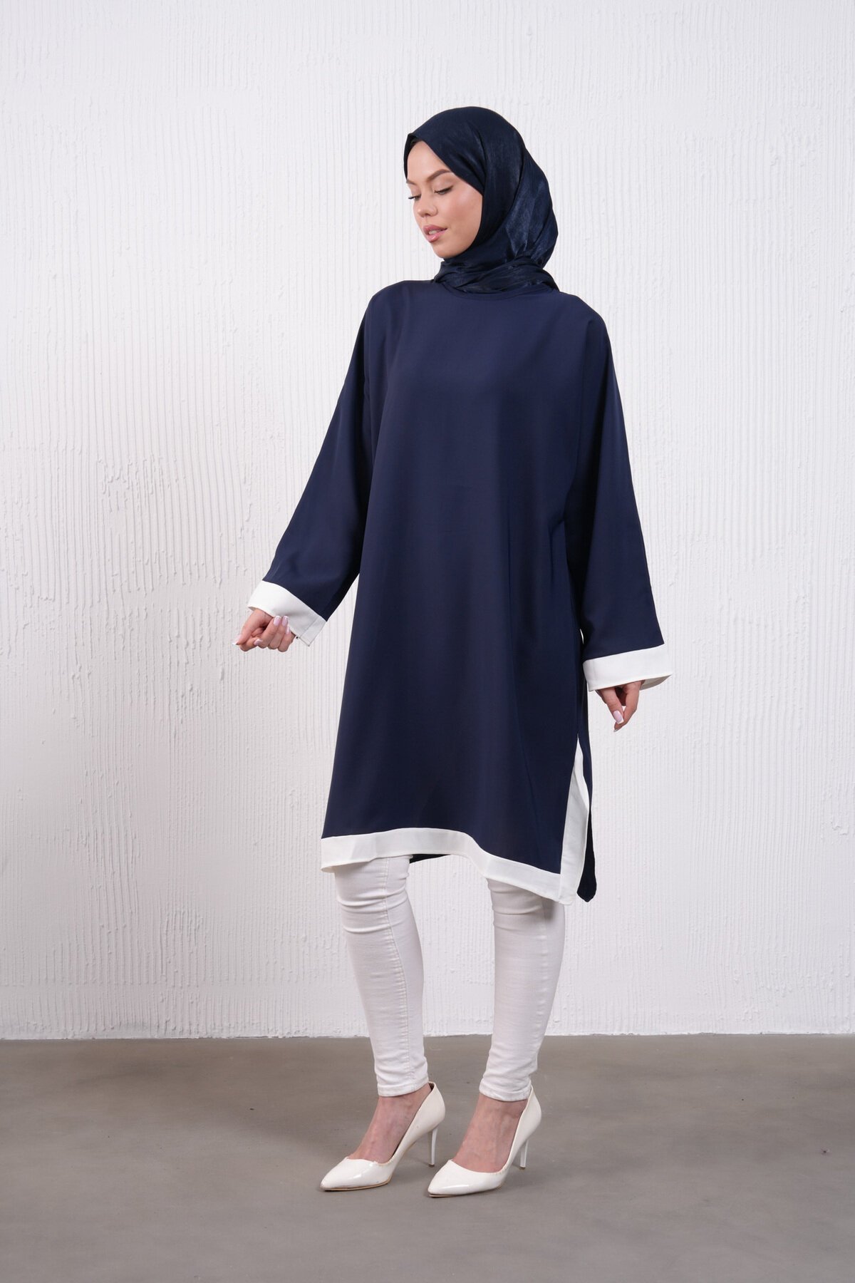 Loose-Fit Special Occasion Trimmed Tunic - Navy Blue - Filizzade