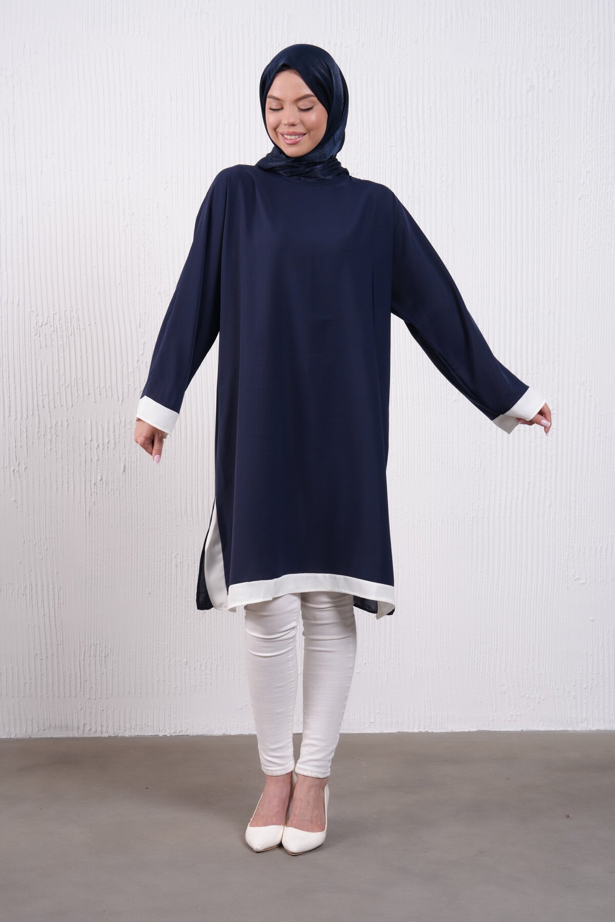 Loose-Fit Special Occasion Trimmed Tunic - Navy Blue - Filizzade
