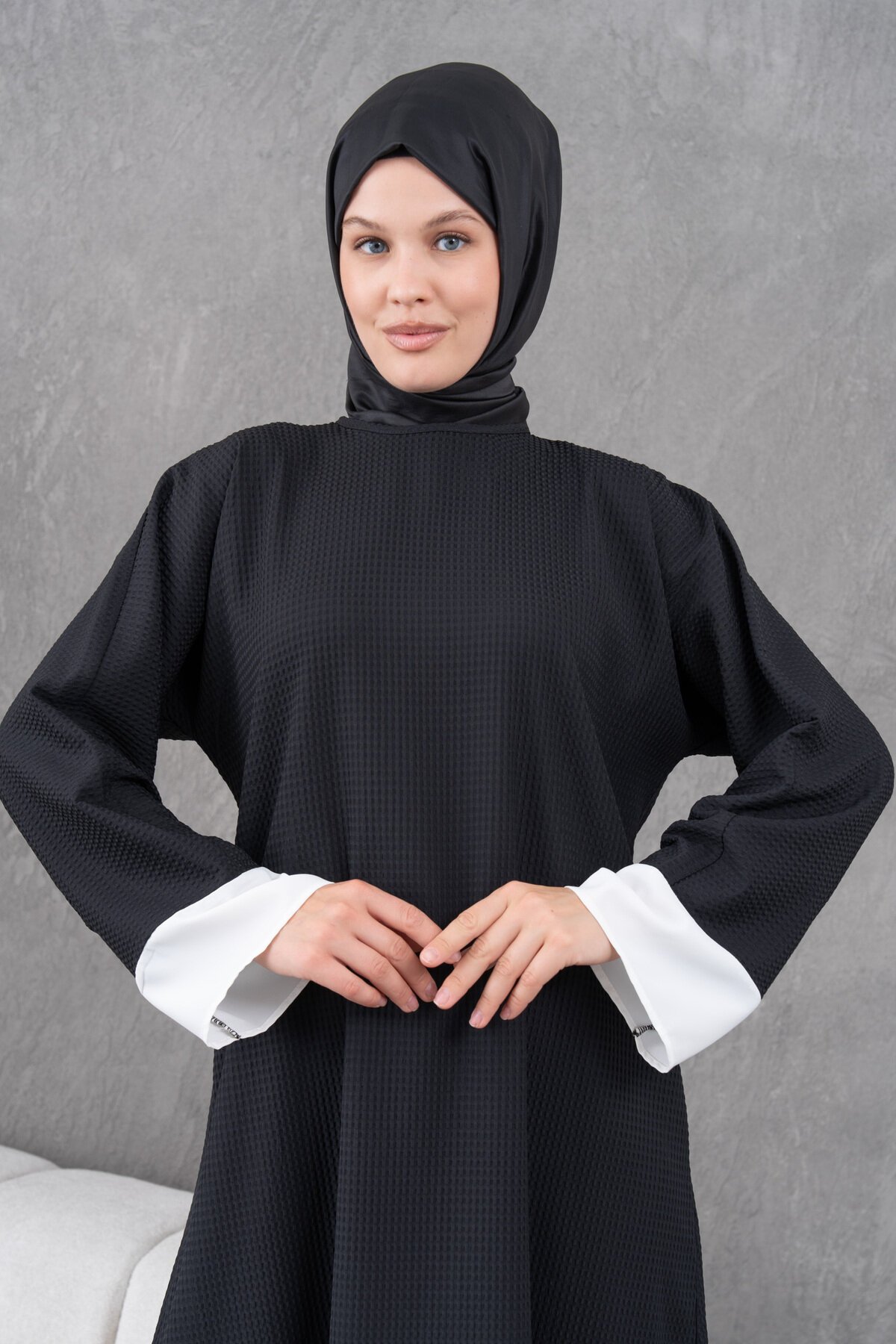 Knee-Length Loose-Fit Color-Blocked Tunic - Black and Ecru - Fzd Filizzade