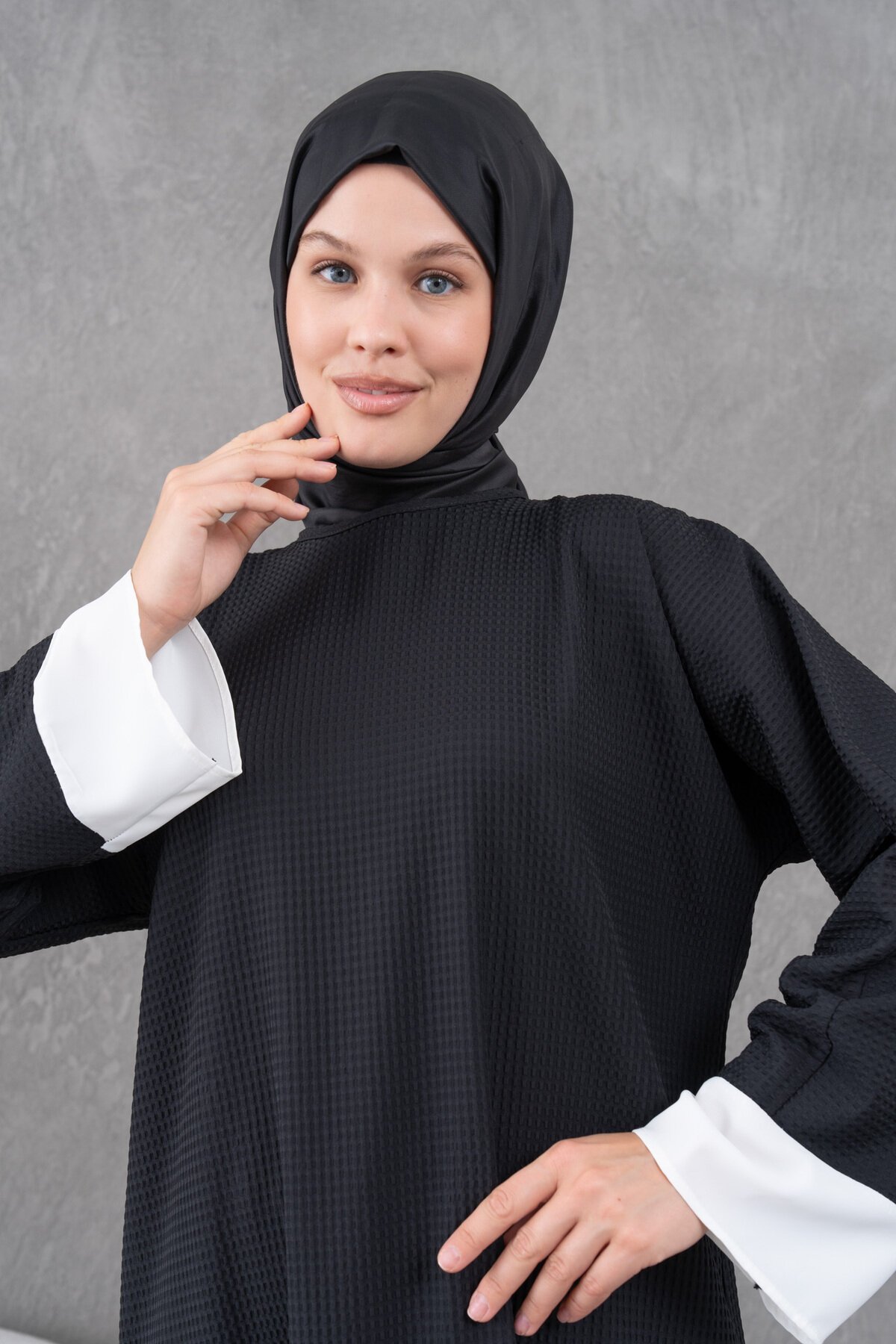 Knee-Length Loose-Fit Color-Blocked Tunic - Black and Ecru - Fzd Filizzade