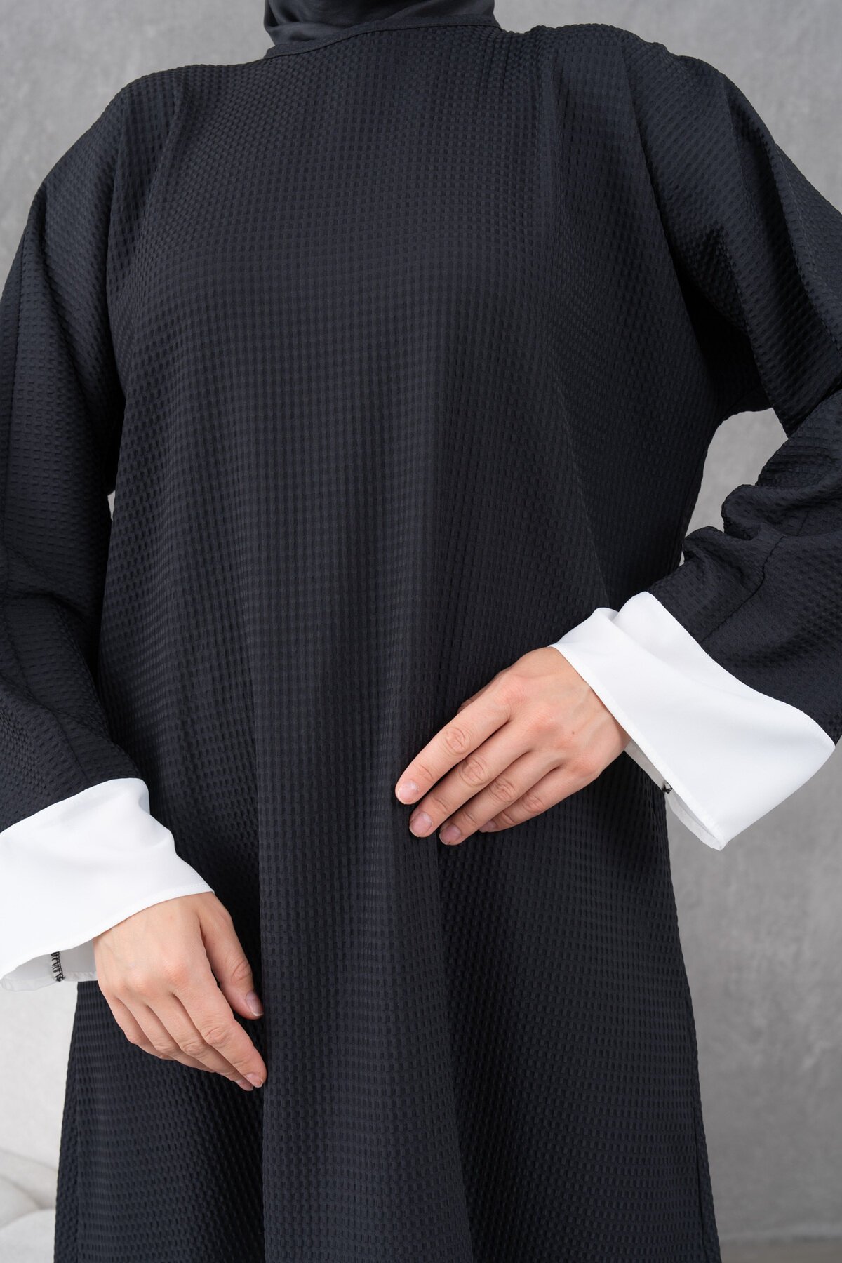 Knee-Length Loose-Fit Color-Blocked Tunic - Black and Ecru - Fzd Filizzade