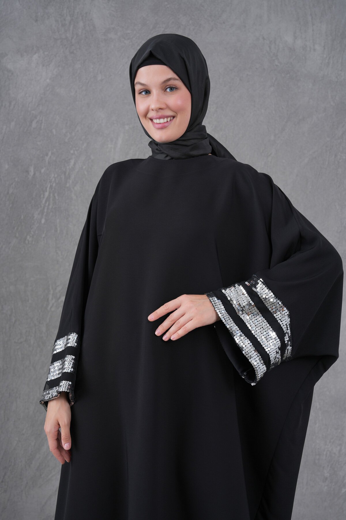 Plus Size Silver Sequin Striped-Sleeve Abaya - Black - Fzd Filizzade