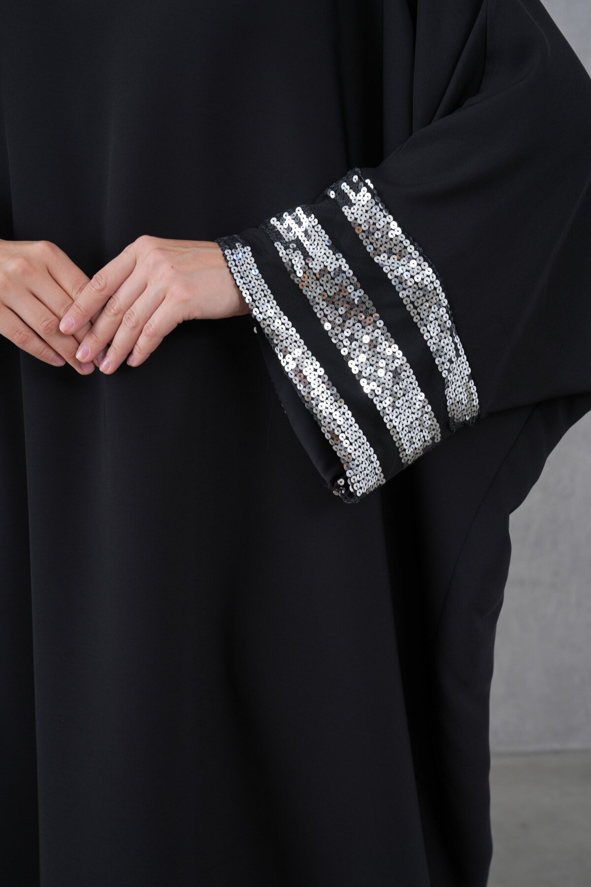Plus Size Silver Sequin Striped-Sleeve Abaya - Black - Fzd Filizzade