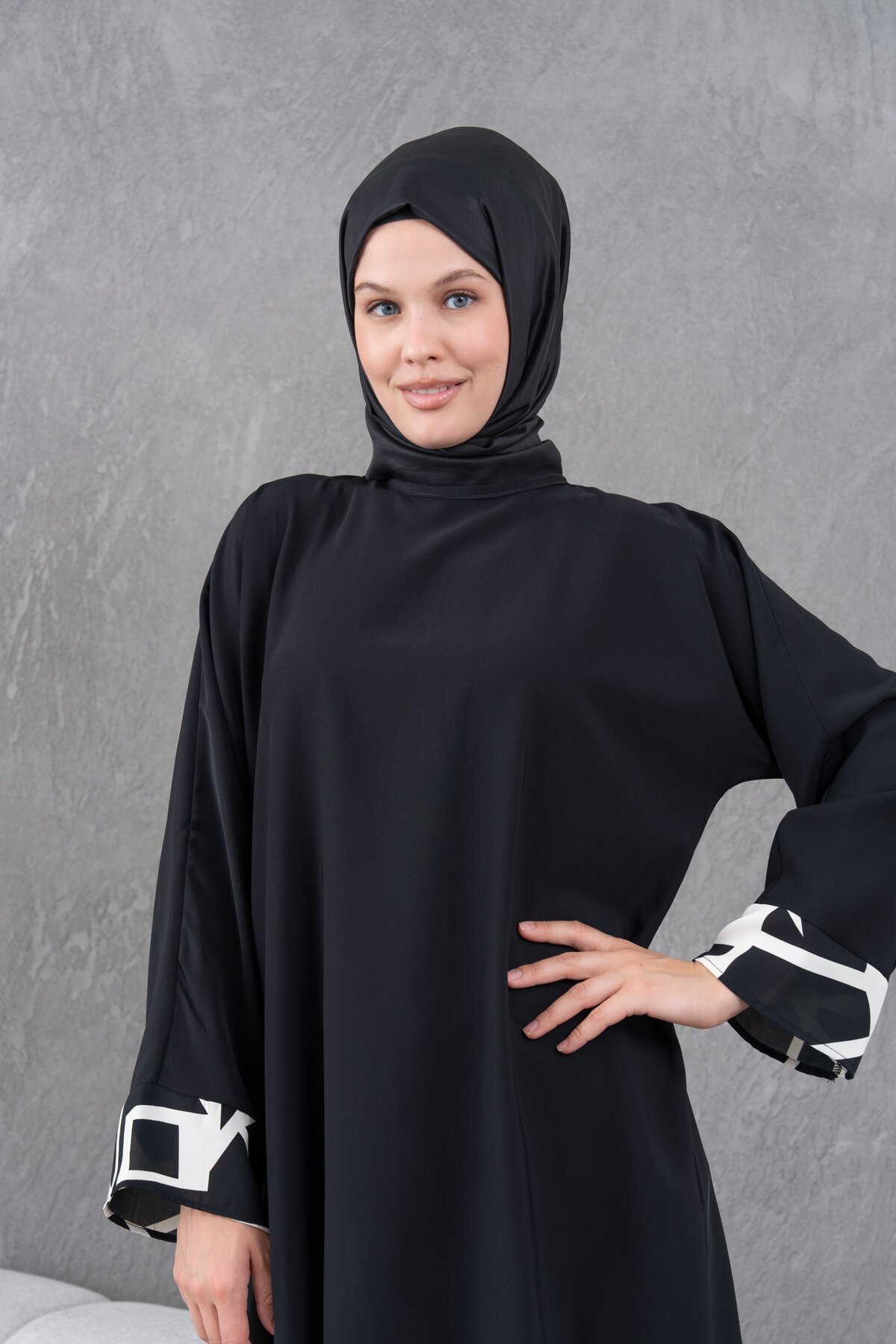 Loose-Fit Knee-Length Garnish Tunic - Black/Cream - Fzd Filizzade
