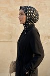 Siyah Ceket Yakalı Ferace