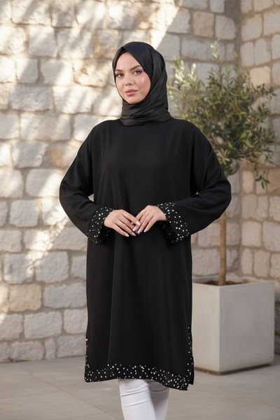 تونيك واسع أسود بتفاصيل غارني للمناسبات