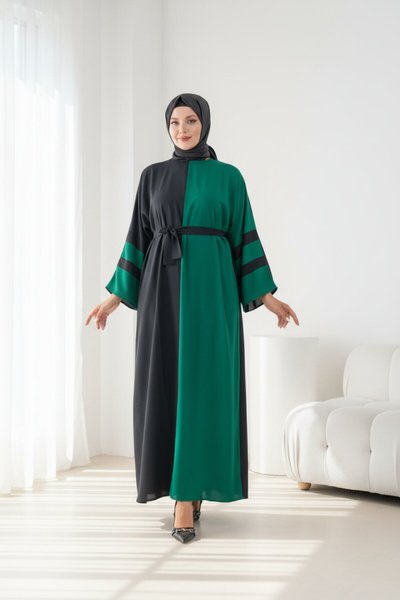 فستان واسع أسود بتفاصيل خضراء للمناسبات الخاصة