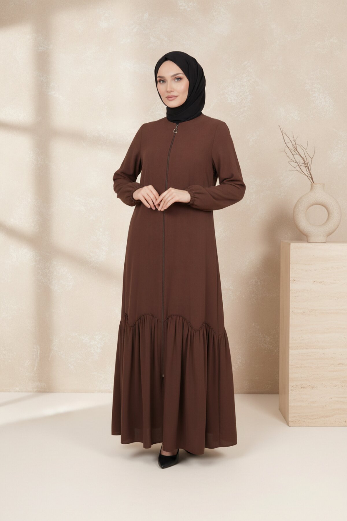 فرابة لون بني بتفاصيل كشكشة - Beyza