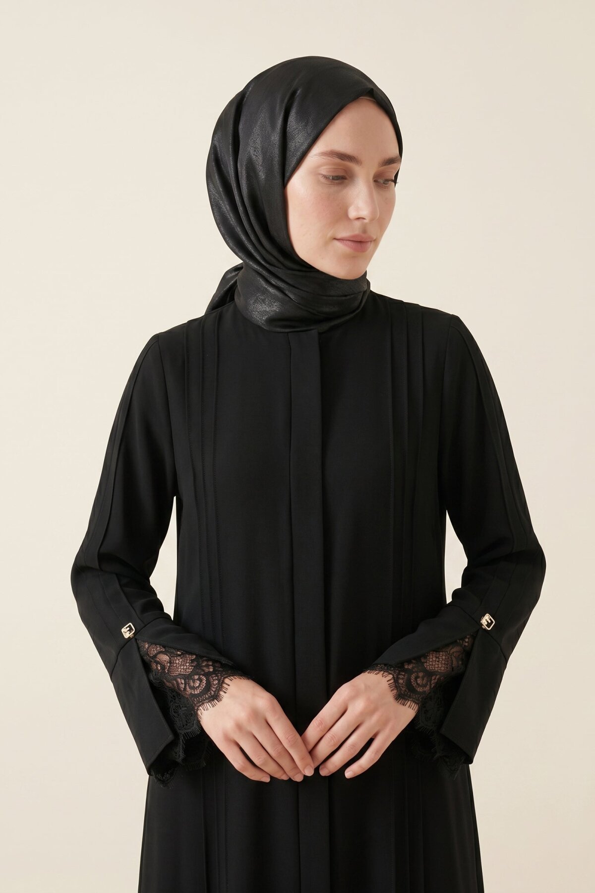 فرابة سوداء بأكمام دانتيل - Beyza