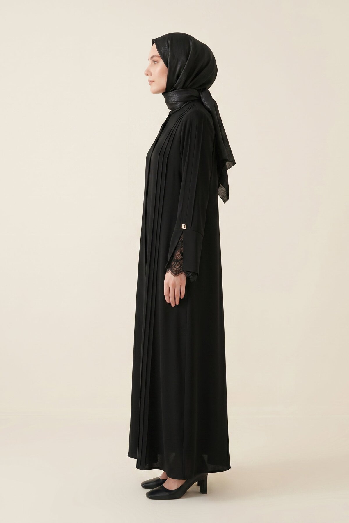 فرابة سوداء بأكمام دانتيل - Beyza
