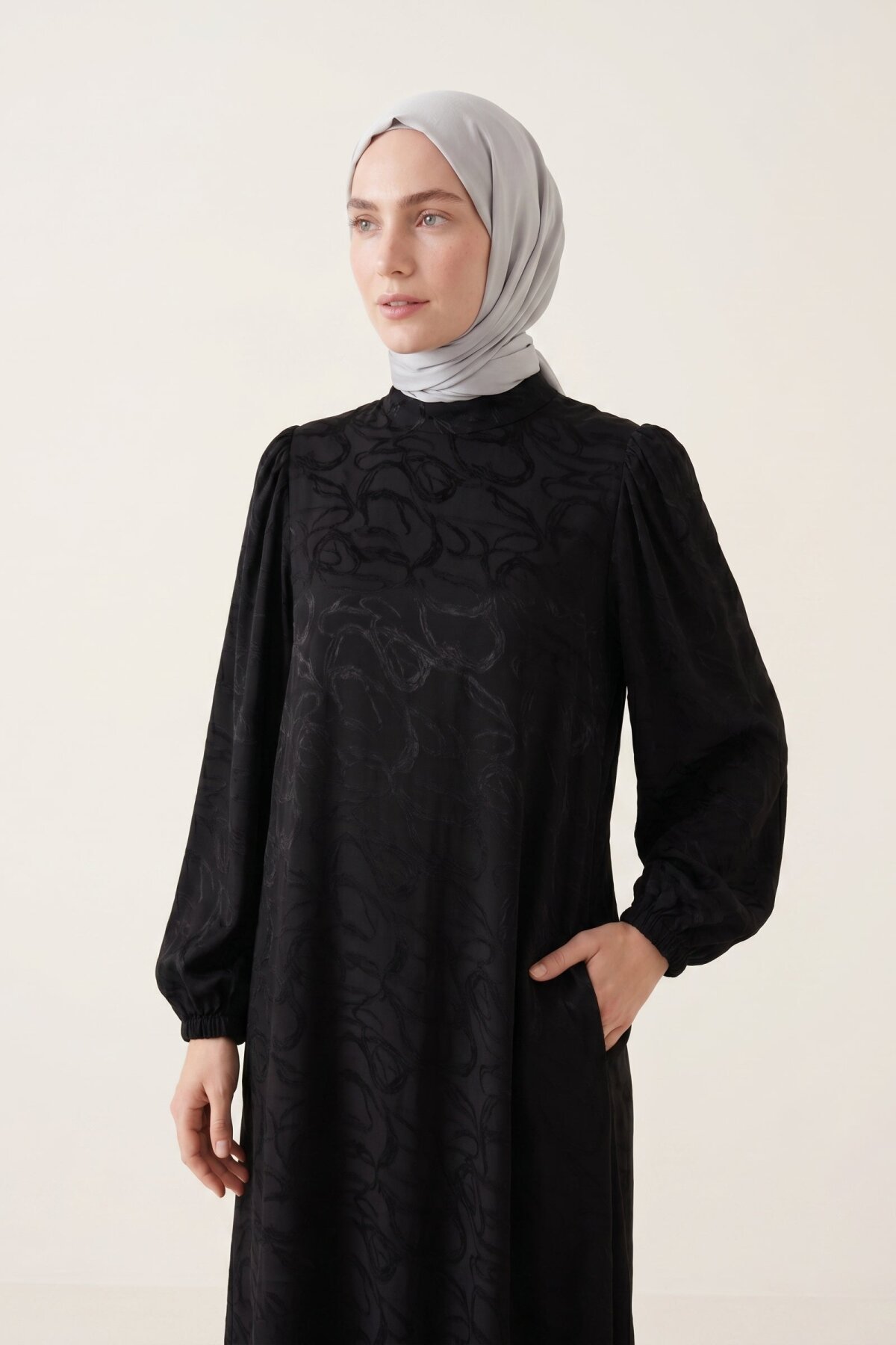 Siyah Desenli Elbise - Beyza