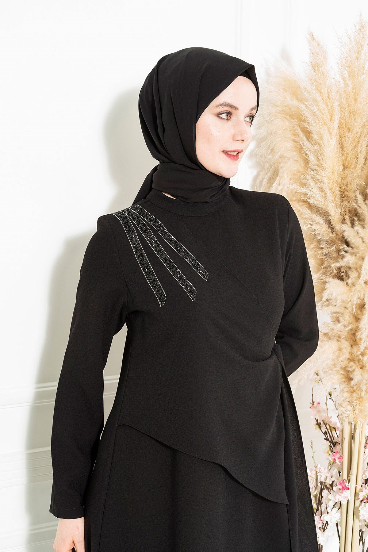 Siyah Kum Krep Sonay Taşlı Abiye Elbise - Beyza
