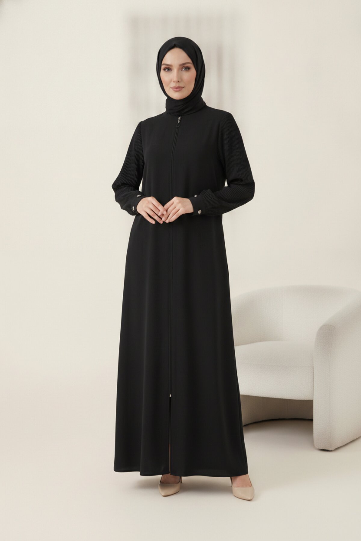 عباية سوداء بطيات صغيرة - Beyza