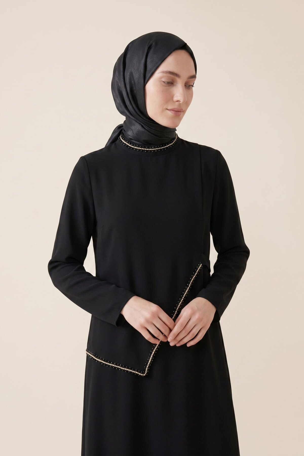 فستان سهرة أسود بشريط أحجار - Beyza