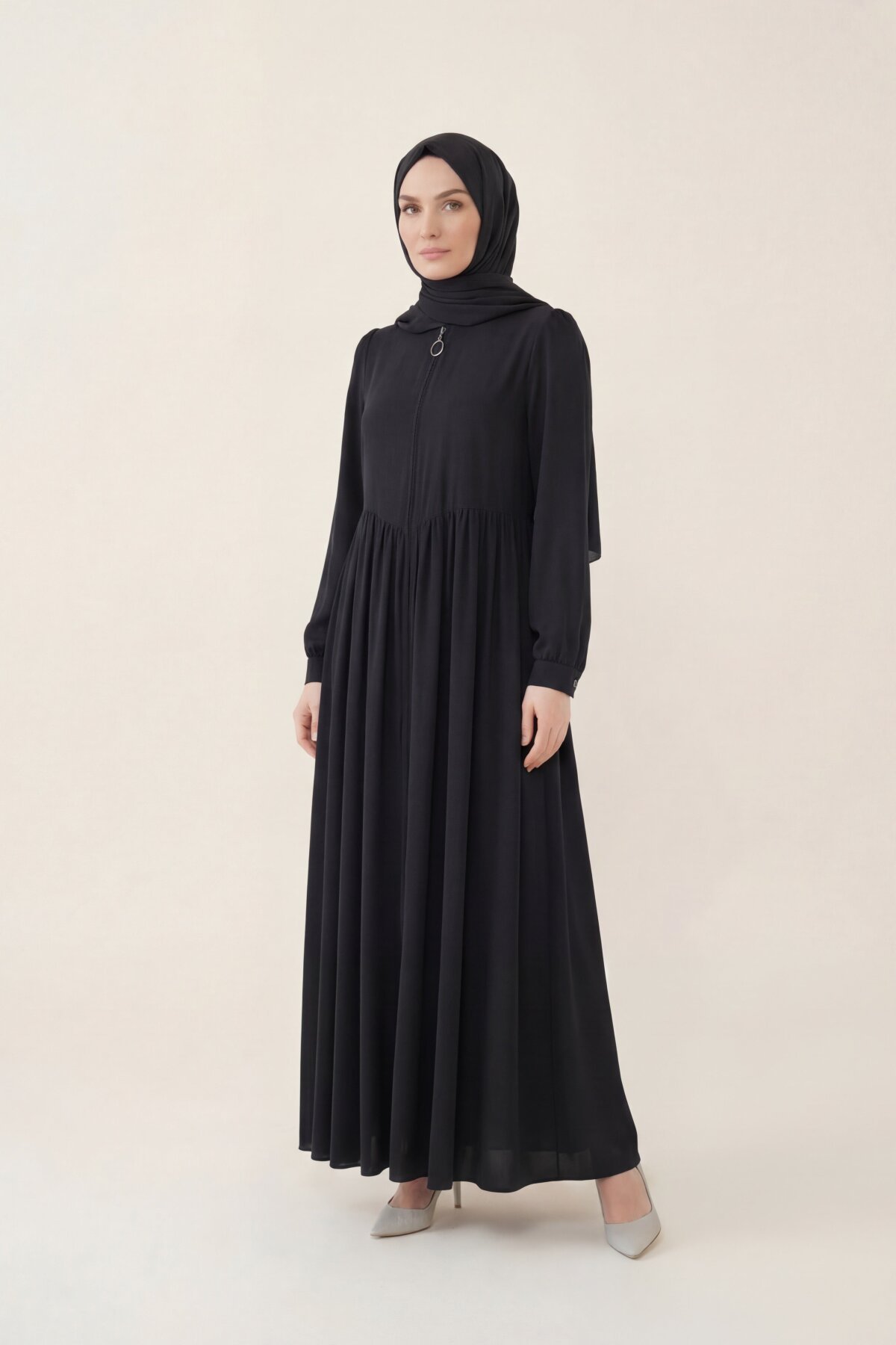 V-Gathered Abaya - Black - Beyza