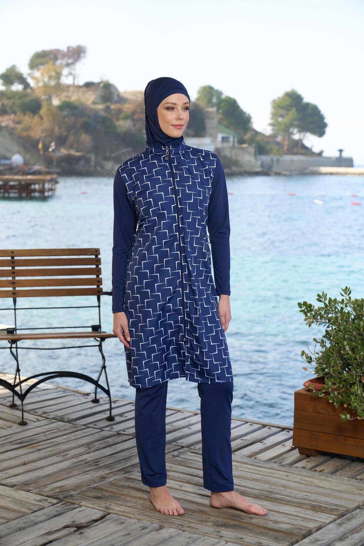 Lacivert Geometrik Desenli Tam Kapalı Fermuarlı Mayo - ESTİVA