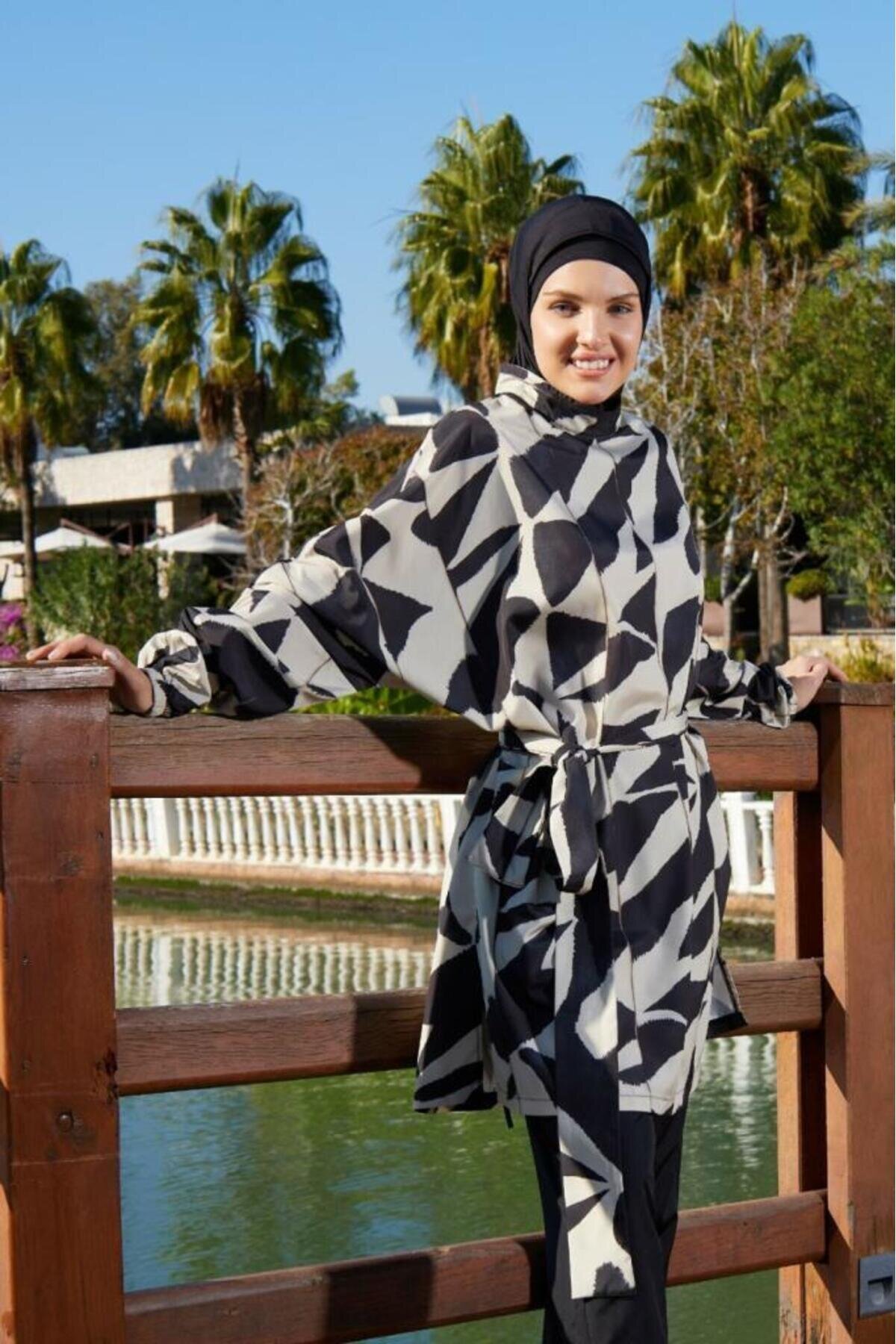 Siyah Tam Kapalı Kuşak Detaylı Mayo - ESTİVA