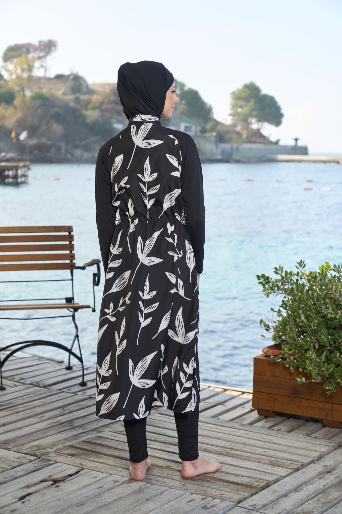 Siyah Yaprak Desenli Fermuarlı Tam Kapalı Mayo - ESTİVA