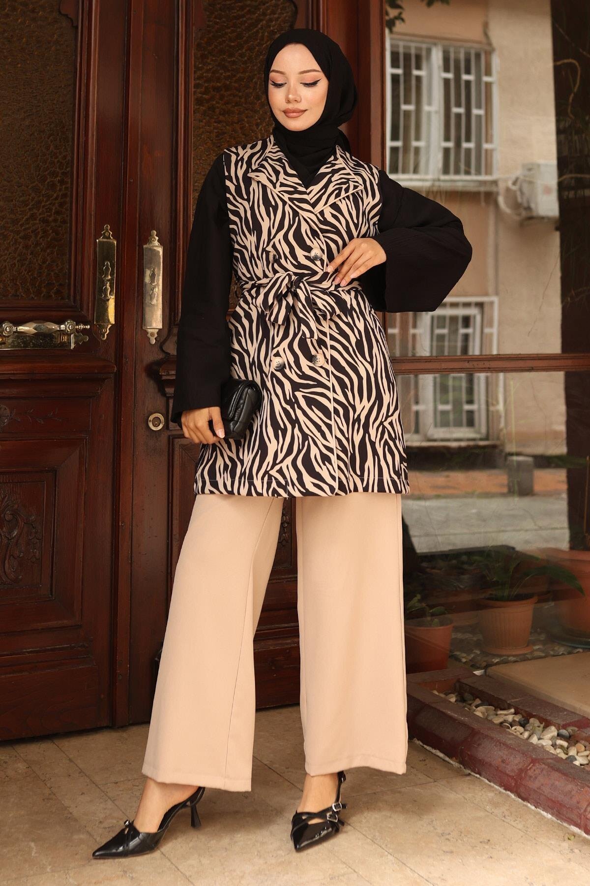Zebra Patterned Two-Piece Set - Beige - Modamihram