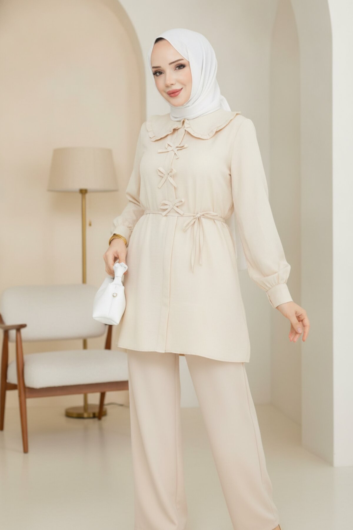 Bej Bebe Yakalı Fiyonk Detaylı Tunik - Shirosa