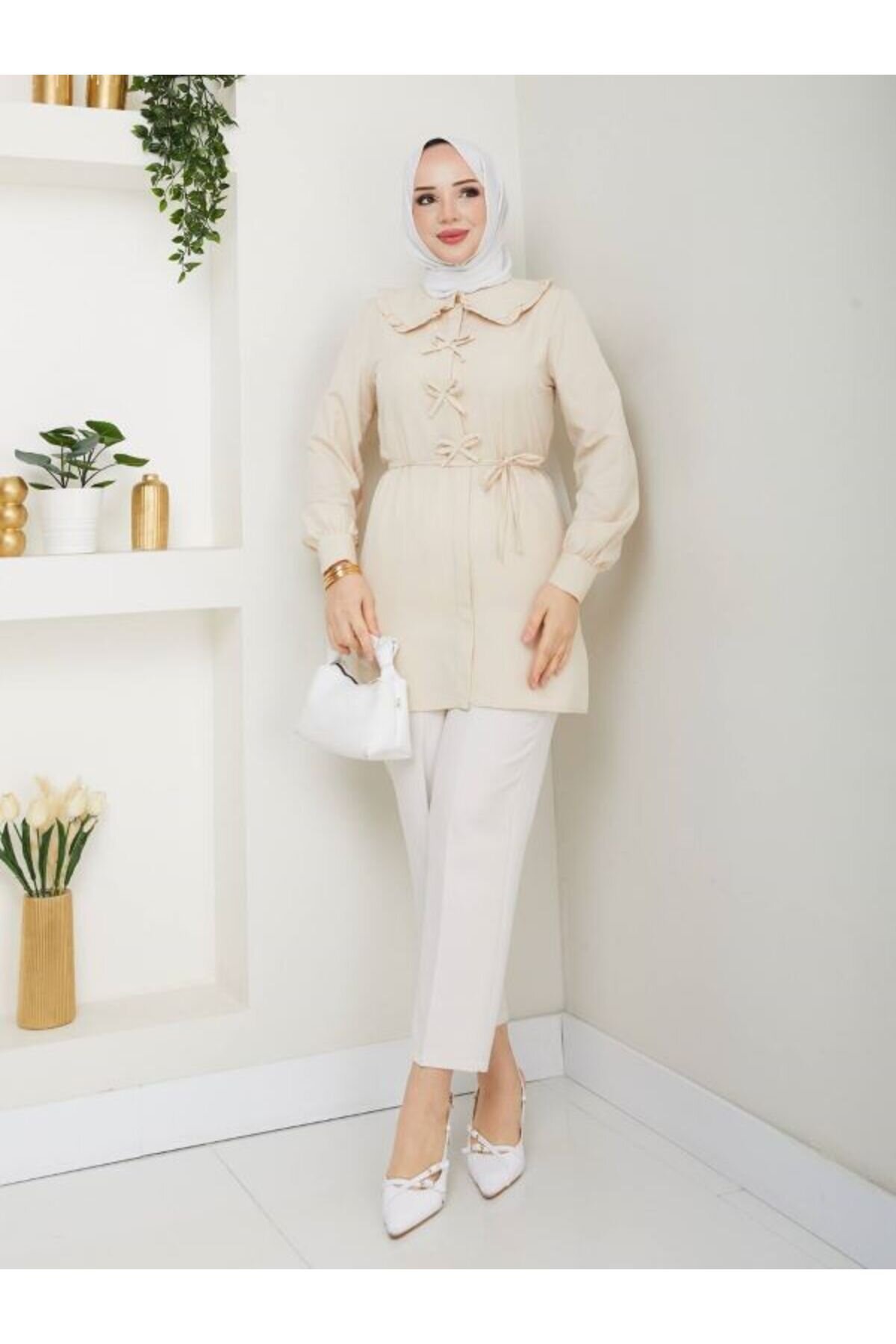 Bej Bebe Yakalı Fiyonk Detaylı Tunik - Shirosa