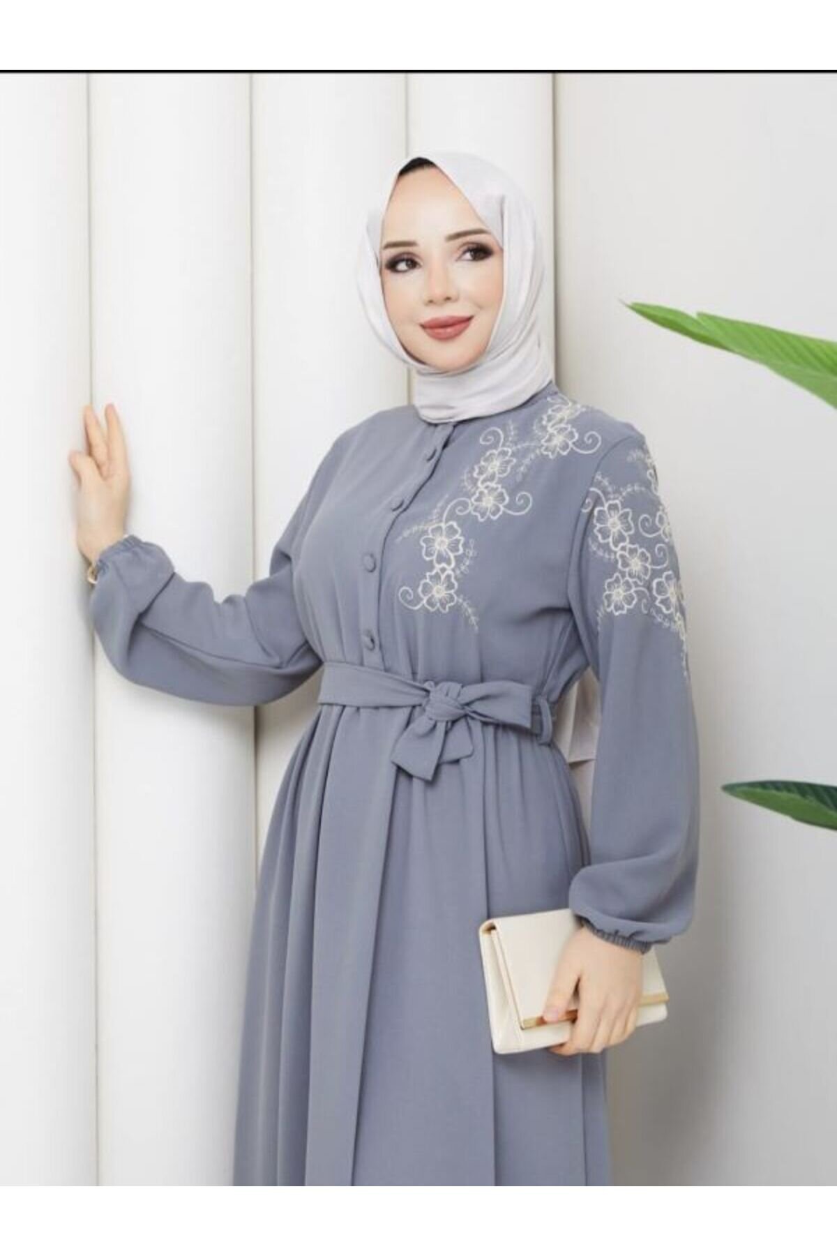 فستان سهرة كريب رمادي بتفاصيل تطريز - Shirosa