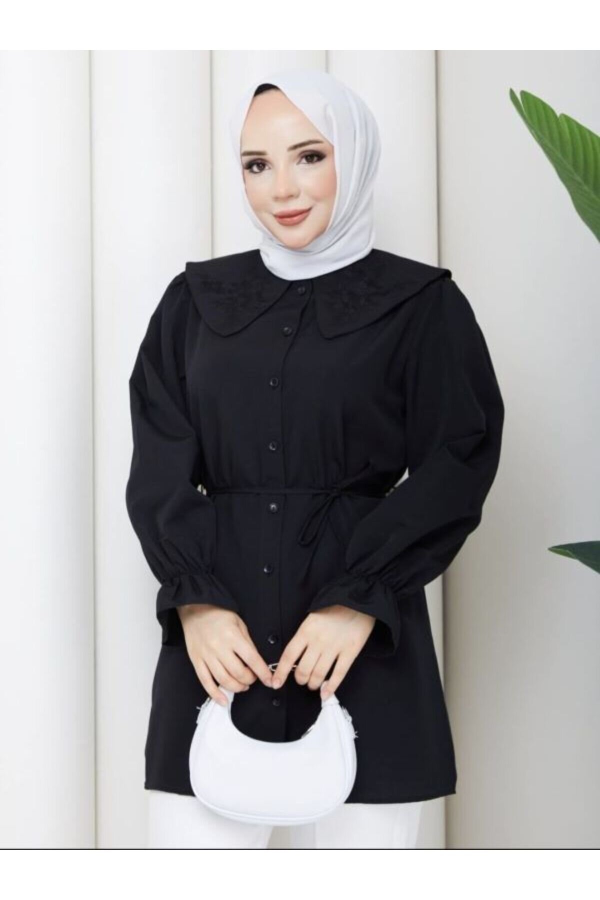 Siyah Bebe Yakalı İşlemeli Tunik - Shirosa