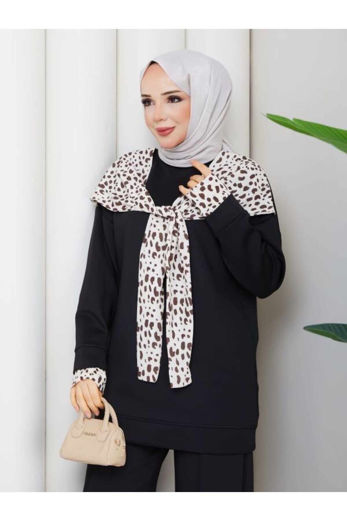 طقم محتشم أسود سكوبا بتفاصيل وشاح - Shirosa