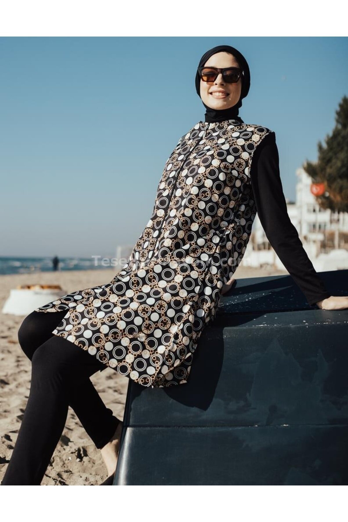 Siyah Dijital Desenli Jileli Tam Kapalı Mayo - Tesmay
