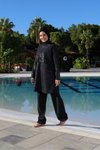 Siyah Tam Kapalı Taş Baskılı Fermuarlı Pantolonlu Mayo