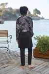 Siyah Yaprak Desenli Tam Kapalı Croplu Mayo