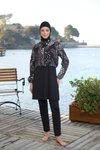 Siyah Yaprak Desenli Tam Kapalı Croplu Mayo
