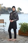 Siyah Yaprak Desenli Tam Kapalı Croplu Mayo