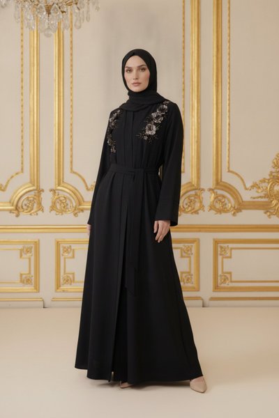 فرجة لون أسود بإكسسوار