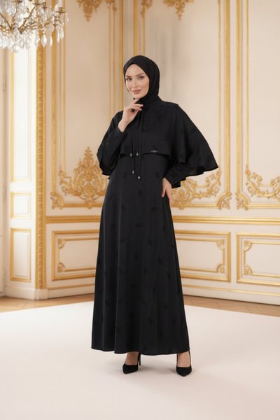 فستان سهرة أسود بتفاصيل كاب