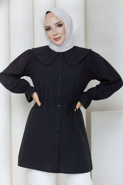 Siyah Bebe Yakalı İşlemeli Tunik