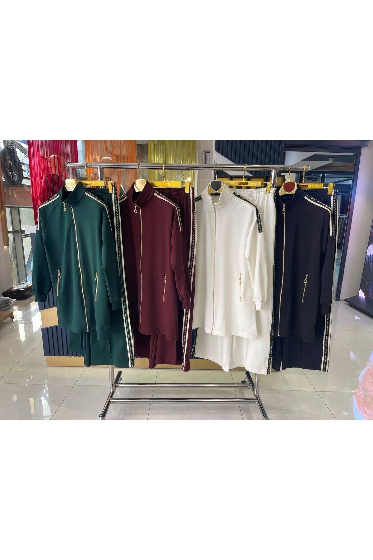 Two-Piece Zippered Tracksuit - White - Wovi