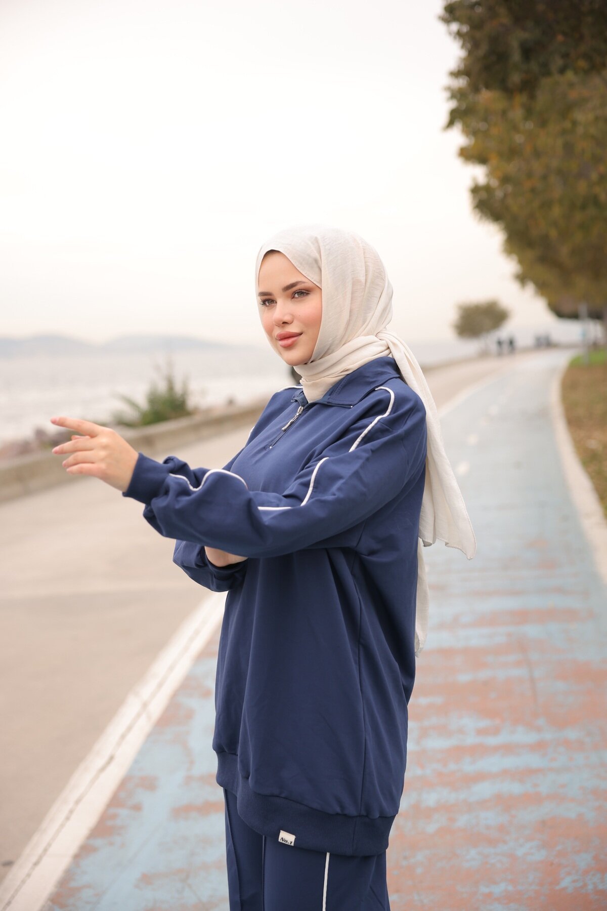 بدلة رياضية قطعتين لون نيلي بسحاب ياقة - Wovi