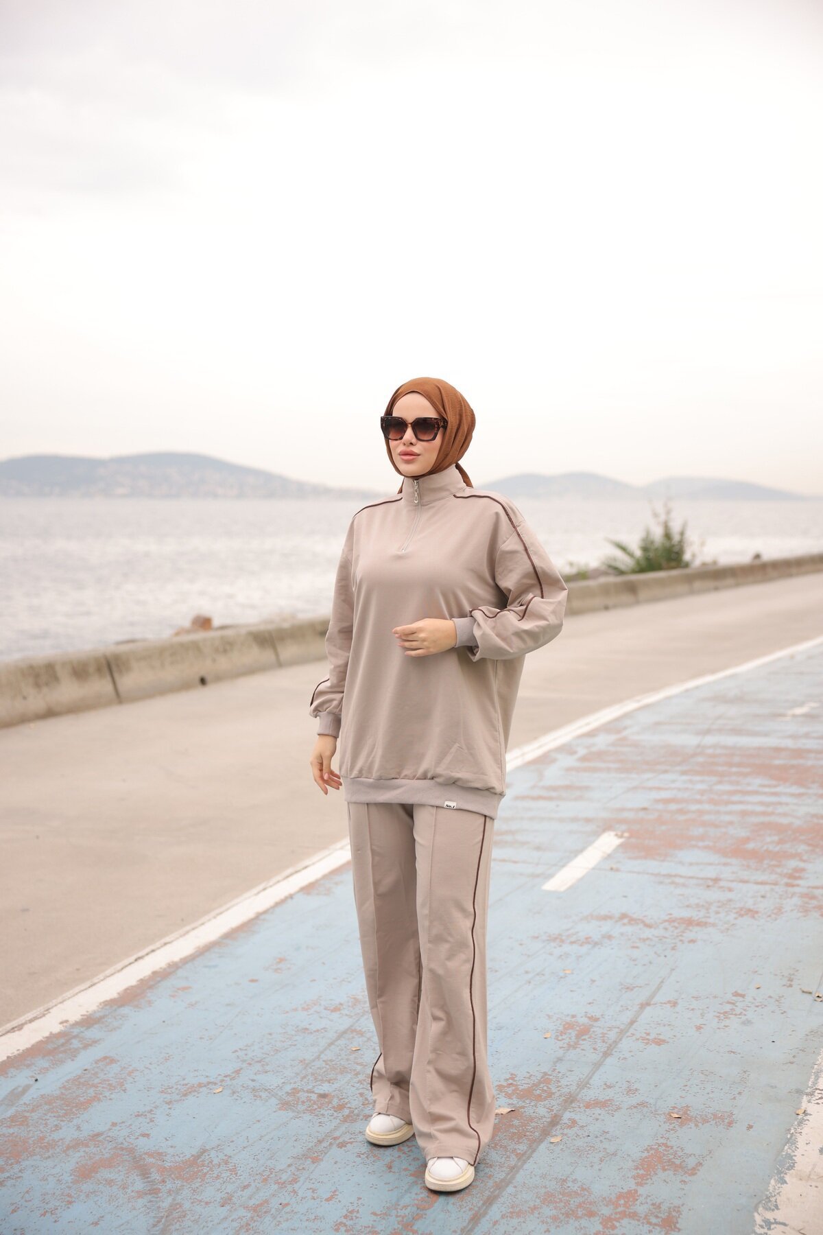 Zipper-Collar Tracksuit Set - Sand - Wovi