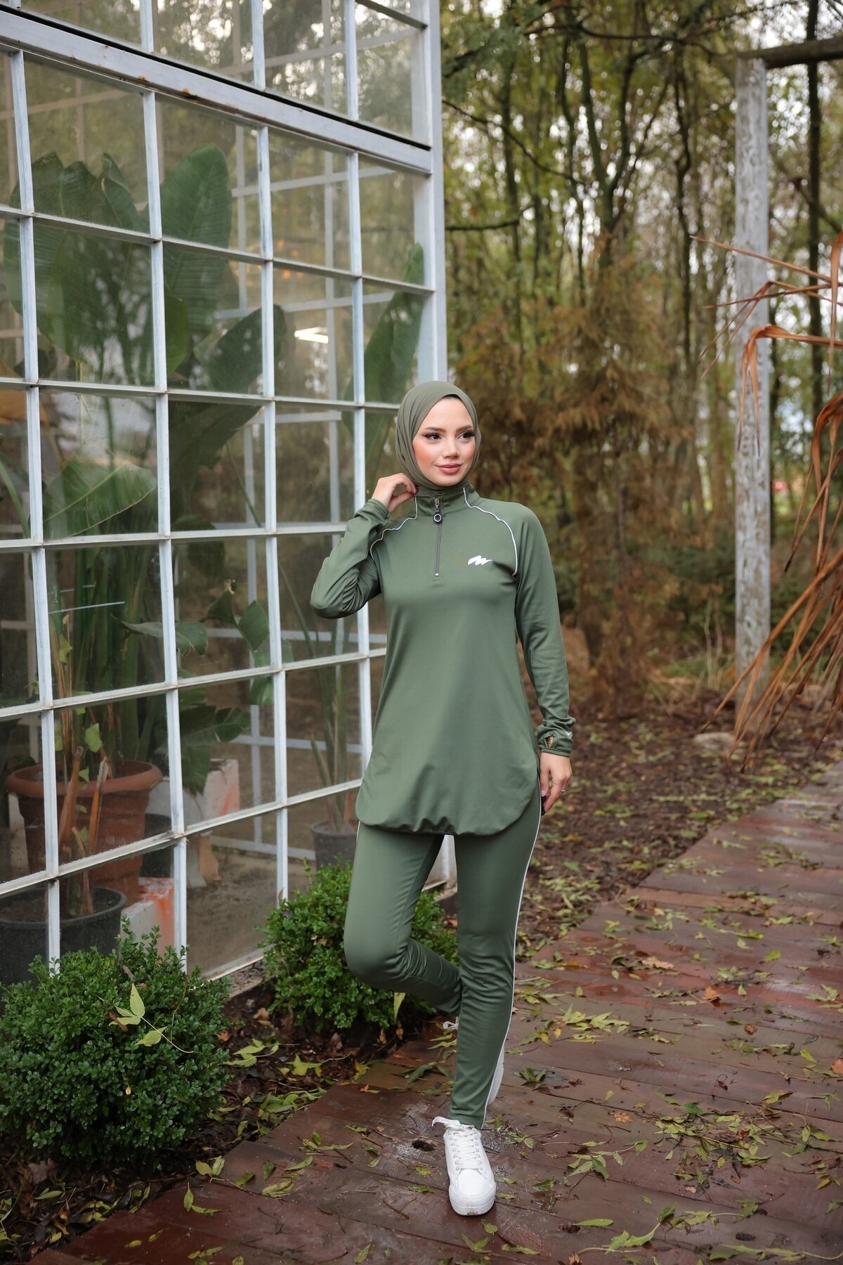 بدلة رياضية جوجر خاكي قماش غوص بسحاب - Wovi Moda